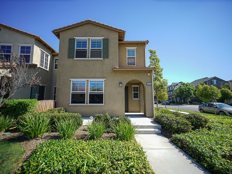 FRONT HUGE CORNER LOT