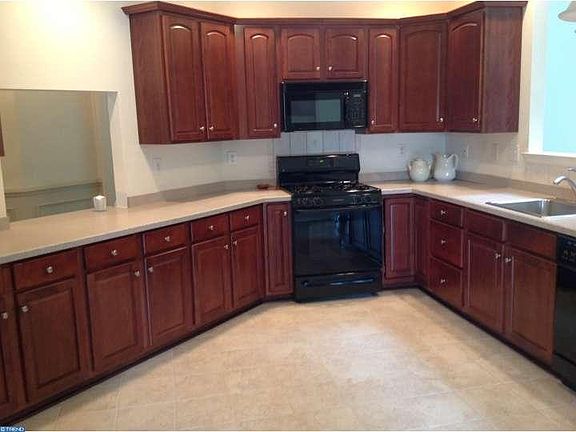 3rd image of 1909 Phipps Cir