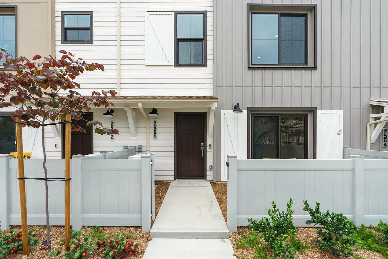 3 bed, 1739 sqft, $4,950 — Photo 2