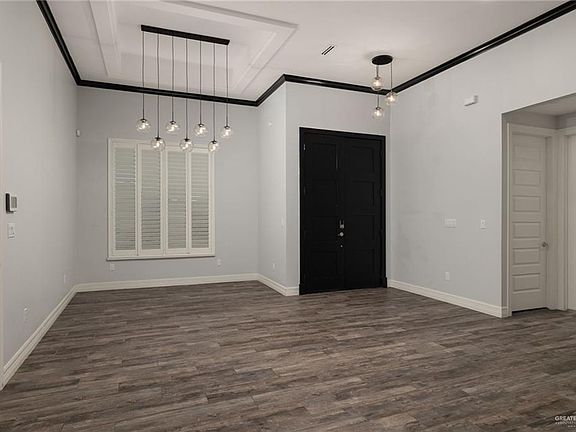 2nd image of 706 Tres Marias St