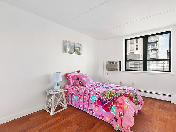 5th image of 220 Manhattan Ave APT 7L