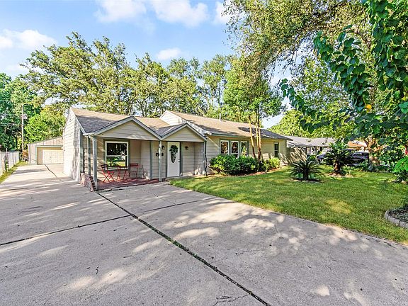 2nd image of 2704 S Houston Dr