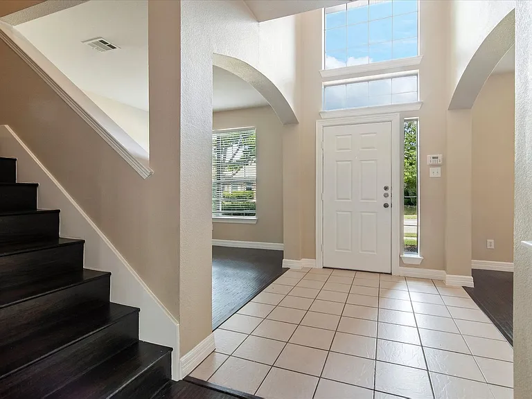 4621 Brighton Dr — Photo 3