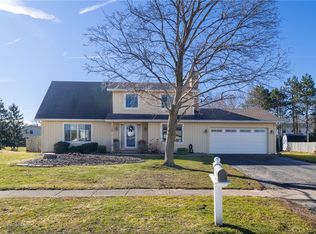 156 Oak Bridge Way, Rochester, NY 14612