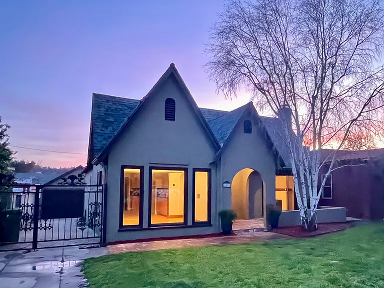 1555 Campus Rd — Photo 4