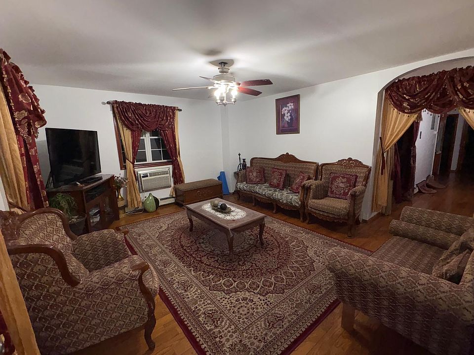 1st image of 8722 166th St #2