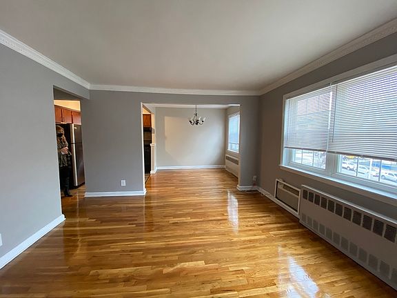 3rd image of 23-14 Hoyt Ave S #3