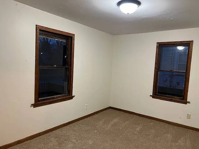 3 bed, 1.0 bath, $1,025 — Photo 2