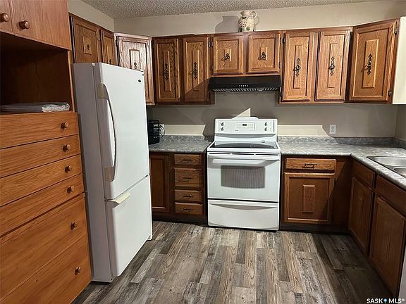 3rd image of 1277 Veterans Cres