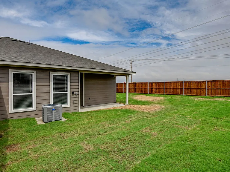 752 Wheatfield Dr — Photo 21