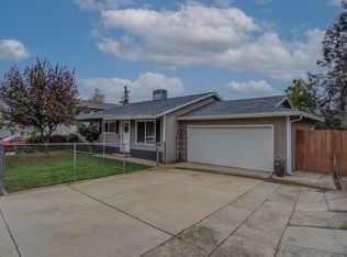 3325 Oakwood Pl, Redding, CA 96001