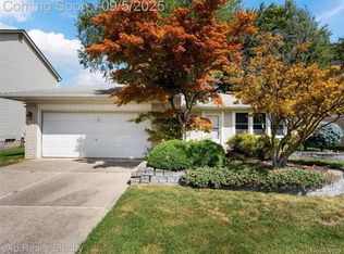 3349 Dobbin Dr, Sterling Heights, MI 48310