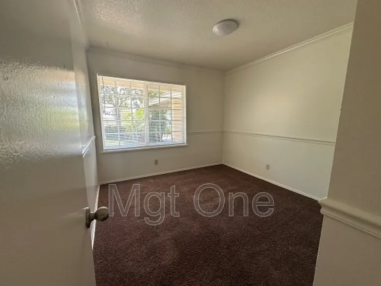 7575 Skyview Rd — Photo 10