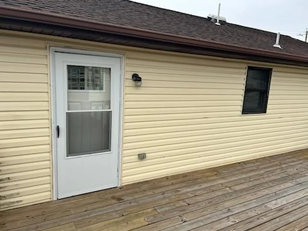 3 bed, 1.0 bath, 1000 sqft, $1,675 — Photo 2