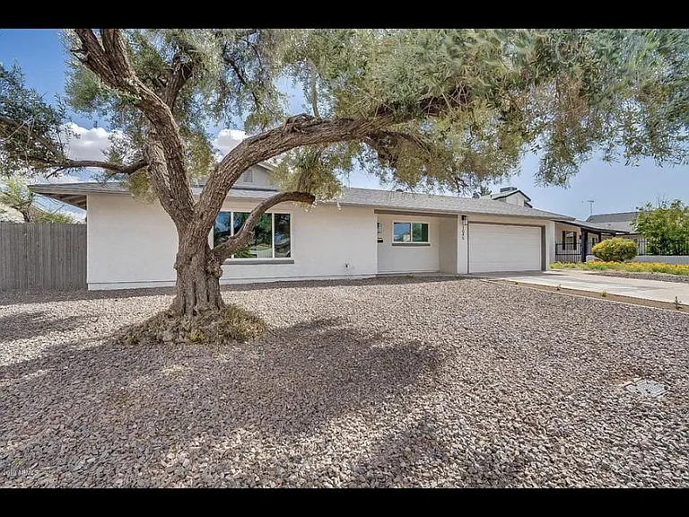 1045 E Carson Dr — Photo 2