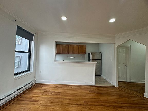 3rd image of 884 Bedford Ave #4R