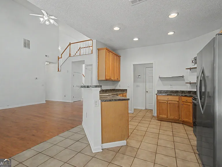 255 Squire Ln — Photo 22