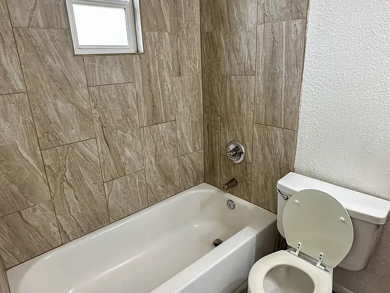 1376 N Country Club Rd — Photo 5