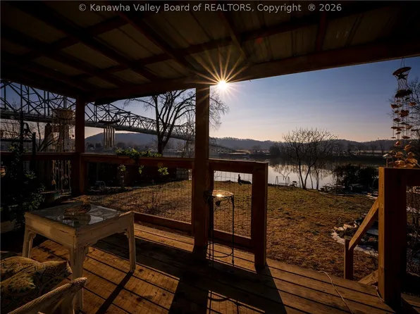 120 Whittbury Ln, Red House, WV 25168