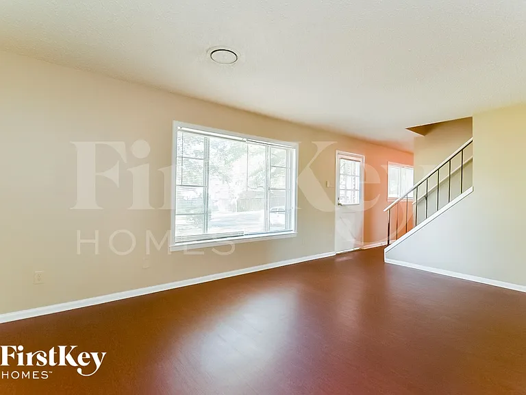 416 Cardinal Dr — Photo 3