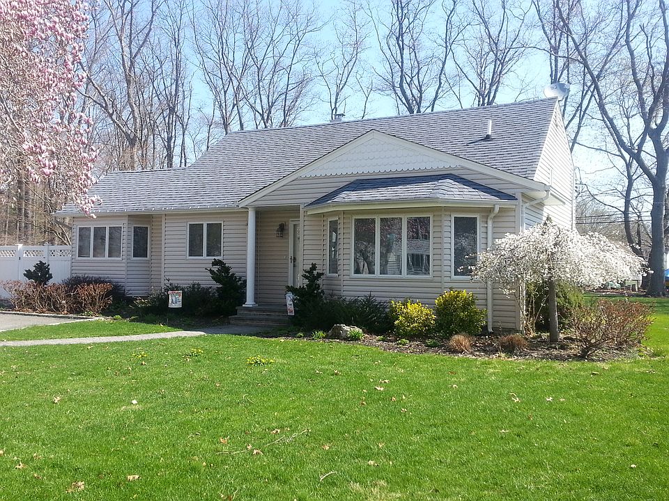 1st image of 5 Iris Ln