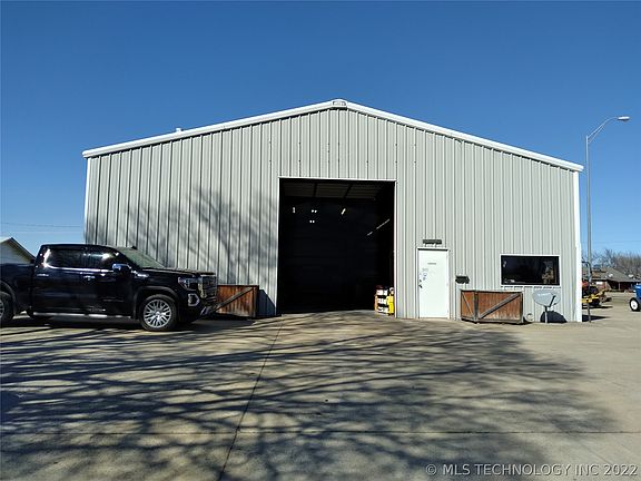 3rd image of 500 N Wood Dr