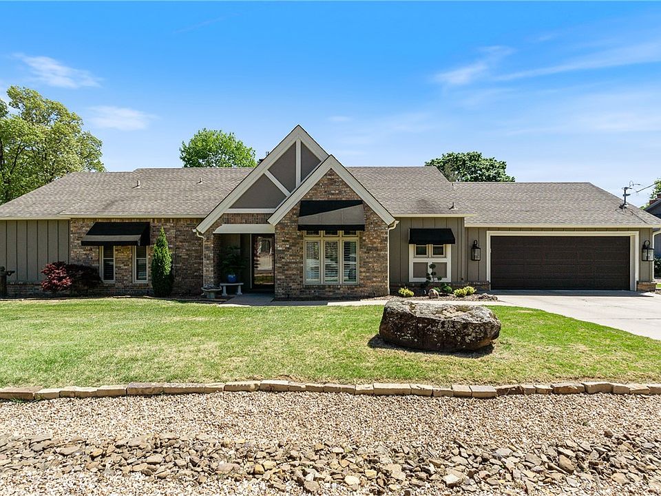 1st image of 17 Monikie Cir