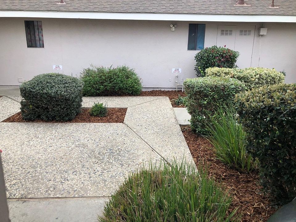 1st image of 2704 W Caldwell Ave