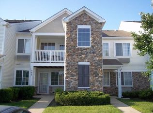 521 Silverstone Dr, Carpentersville, IL 60110