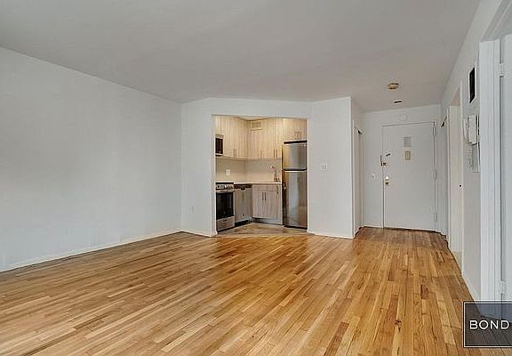 3rd image of 230 E 30th St APT 3F