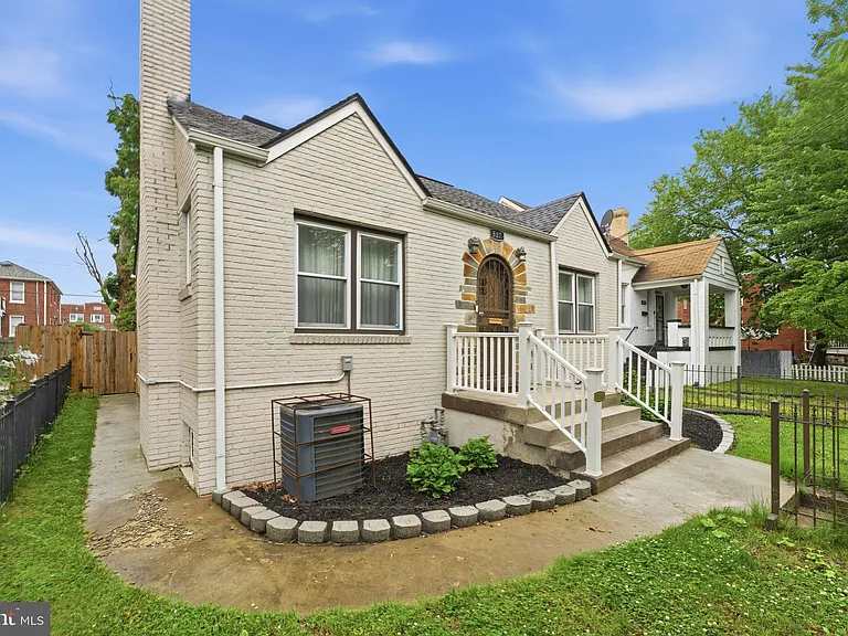 517 Lebaum St SE — Photo 59