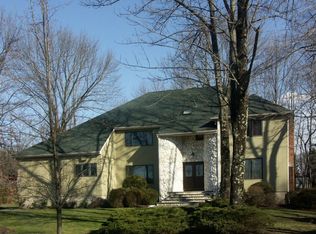 1 Peachtree Dr, Montville, NJ 07045