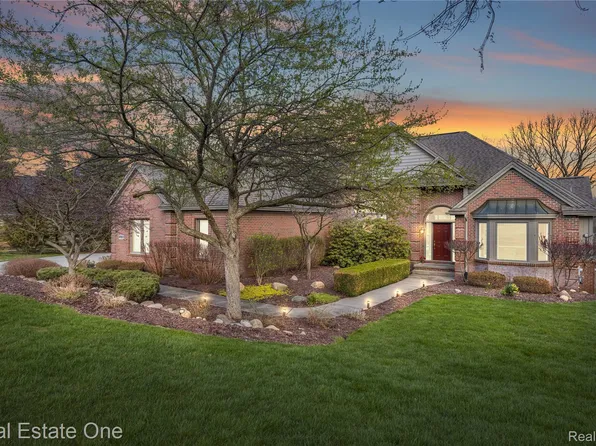 8183 Caribou Lake Ln, Clarkston, MI 48346