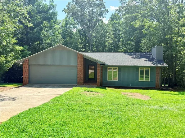 412 Hartwell Dr, Seneca, SC 29672