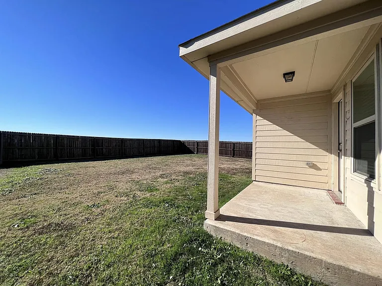 319 Plum Dr — Photo 21
