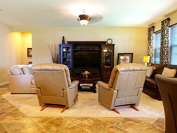 5th image of 305 White Water Bay Dr