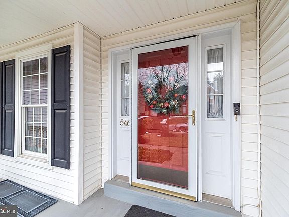 3rd image of 546 Clydesdale Dr