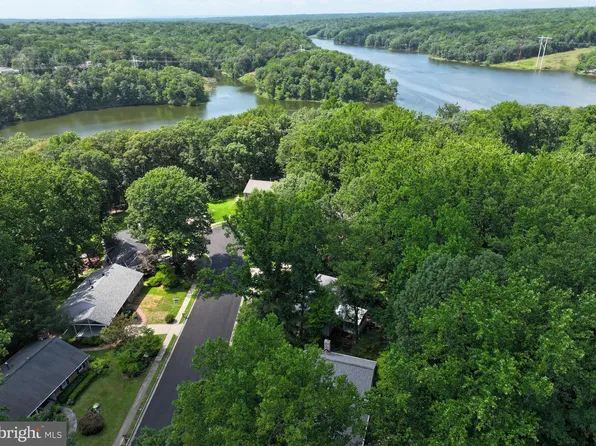 12006 Park Shore Ct, Woodbridge, VA 22192