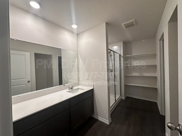 2530 Russell St — Photo 11