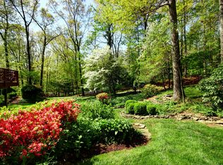1094 Fairbank St, Great Falls, VA 22066