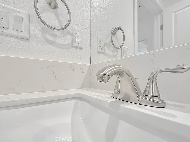 5852 Vineland Ave #5852-2 — Photo 16