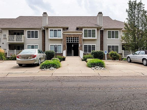 4th image of 9850 Regatta Dr #33201