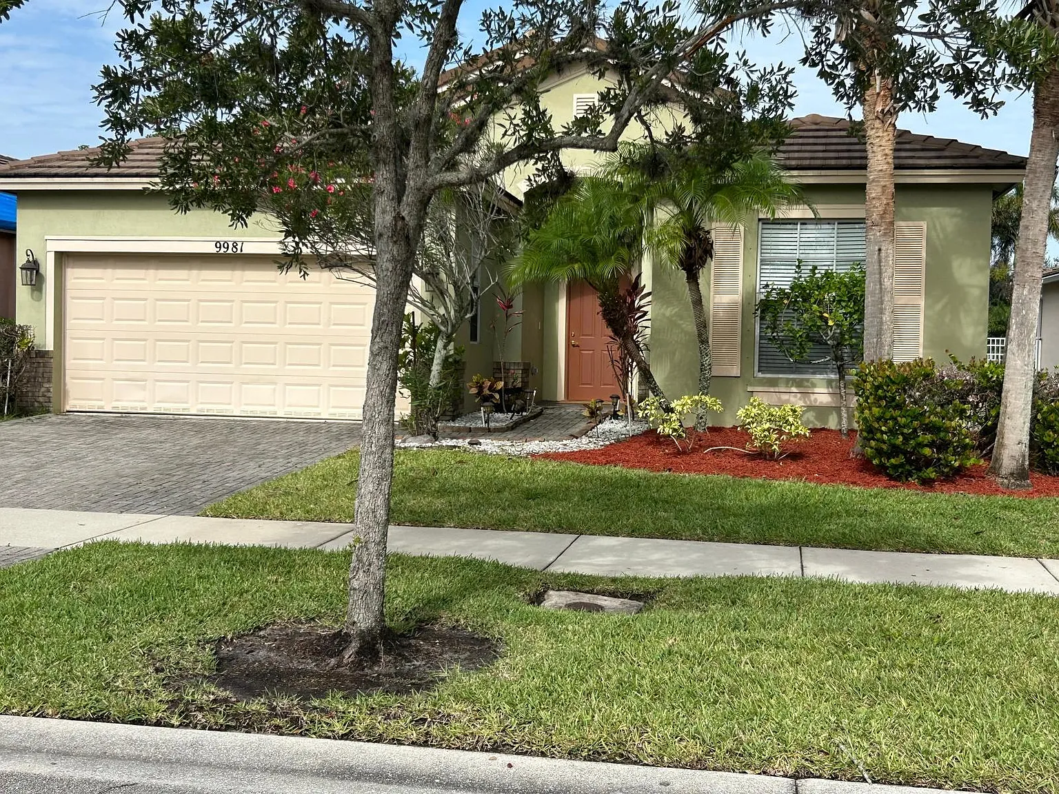 3 bed, 2.0 bath, 1735 sqft, $2,500 — Photo 3