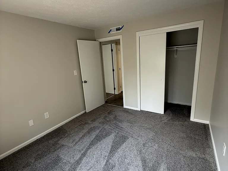 15 Veranda Rd #6 — Photo 5