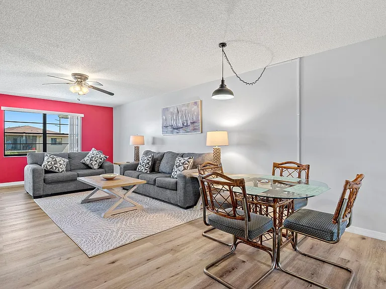 4711 SE 5th Ave #10 — Photo 12