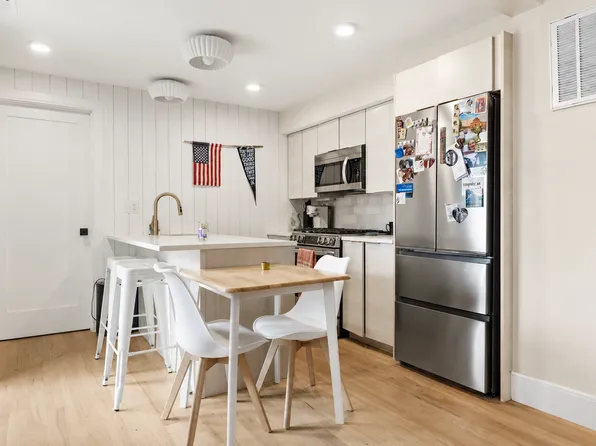 92 Chelsea St #2, Boston, MA 02128