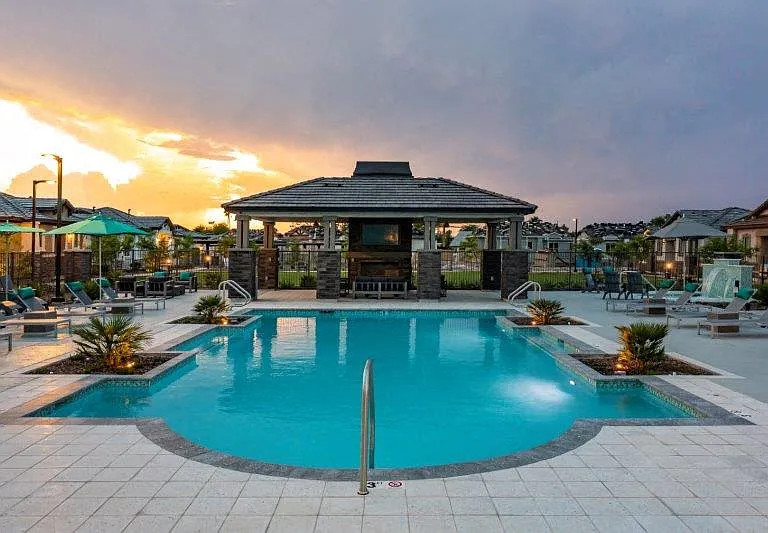 Vlux at Sunset Farms — Photo 7