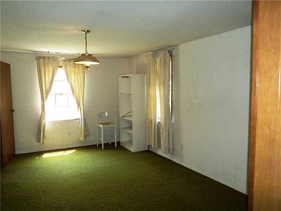 3rd image of 4425 Jackson St