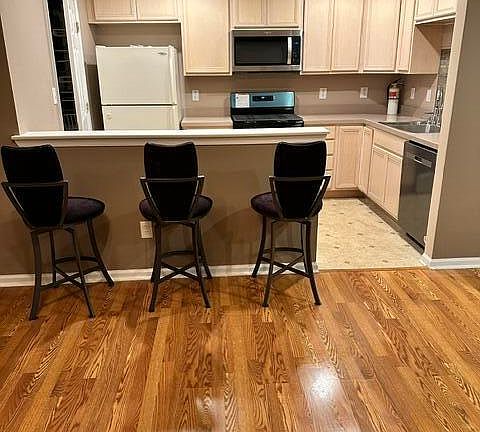 5th image of 233 Brookfield Dr