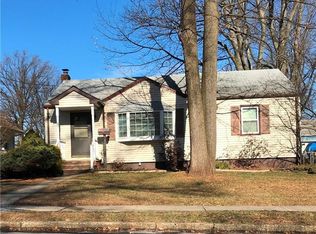 411 Tappen St, Avenel, NJ 07001